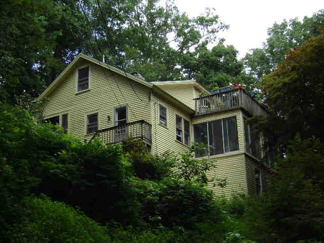 Building photograph for 127 MAGNOLIA HILL RD